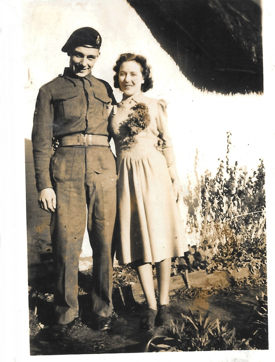 42_PEW-6-4-008-Ted-and-Dorothy-Whatley-40-Duck-St-c1944