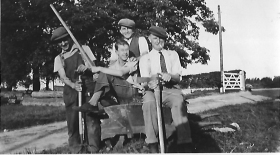 06_NJ-6-2-007-Red-Rice-workers-with-Dick-and-Peter-Passingham-c1935