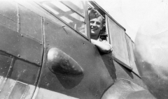 30_LE-6-2-002-Cpl-Leonard-Pearl-RAF-in-aircraft-nd