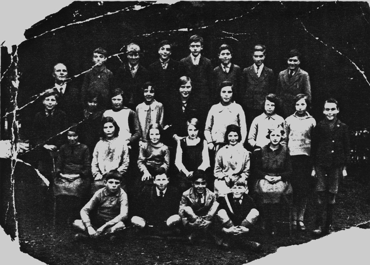 Abbotts Ann School group c.1931-2 (source: Florence Baker)