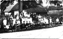 Abbotts Ann School group posing near the Jubilee Oak 1917