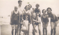 Nanna-Connie-Day-at-the-seaside