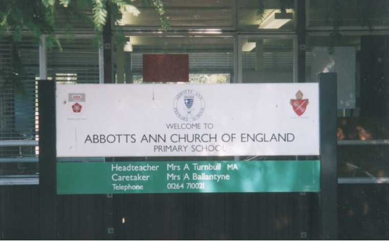 AAPC-6-1-065 -- Duck Street, School -- school noticeboard -- 19-Jul-2000