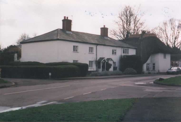 AAPC-6-1-080 -- Duck Street No 35, 34, 33 Penny Path, 32 Spring Cottage -- c2000