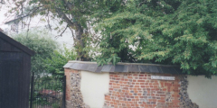AAPC-6-1-007 -- Dunkirt Lane, Chalk House wall and entrance -- 19-Jul-2000