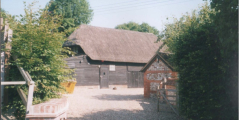AAPC-6-1-041 -- Monxton Road (West Hill) Faircroft barn -- 19-Jul-2000